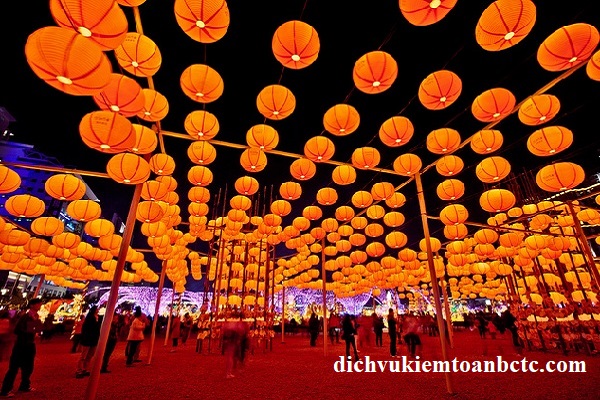 Đi làm ngày lễ có được nghỉ bù
