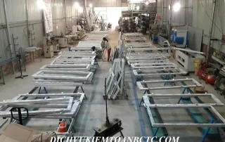 Case Study: Doanh nghiệp sản xuất cửa kim loại sẽ áp dụng thuế GTGT 8% hay 10% từ 1/7/2025